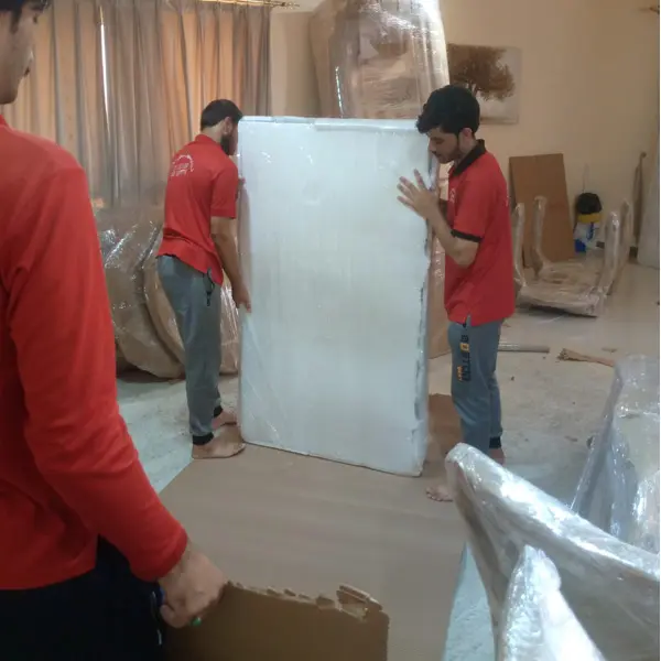 تغليف الزجاج بواسطة شركات نقل في الشارقة